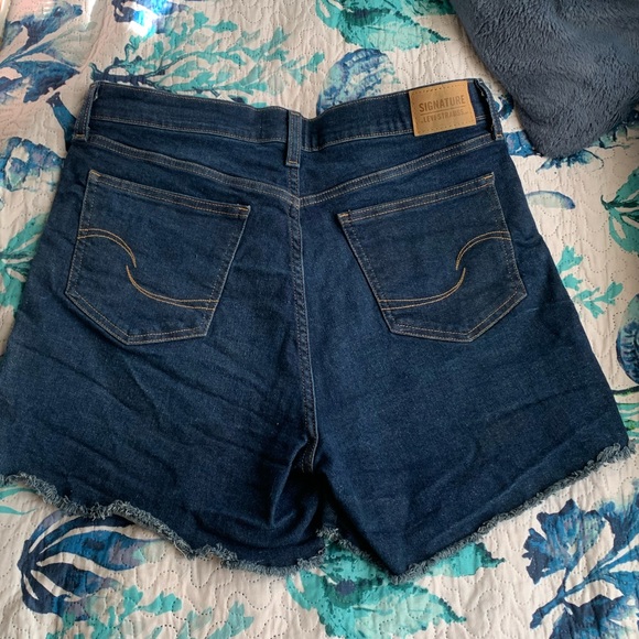 Signature by Levi Strauss Blue Jean Shorts High-Waisted Cut-Off - Picture 3 of 6